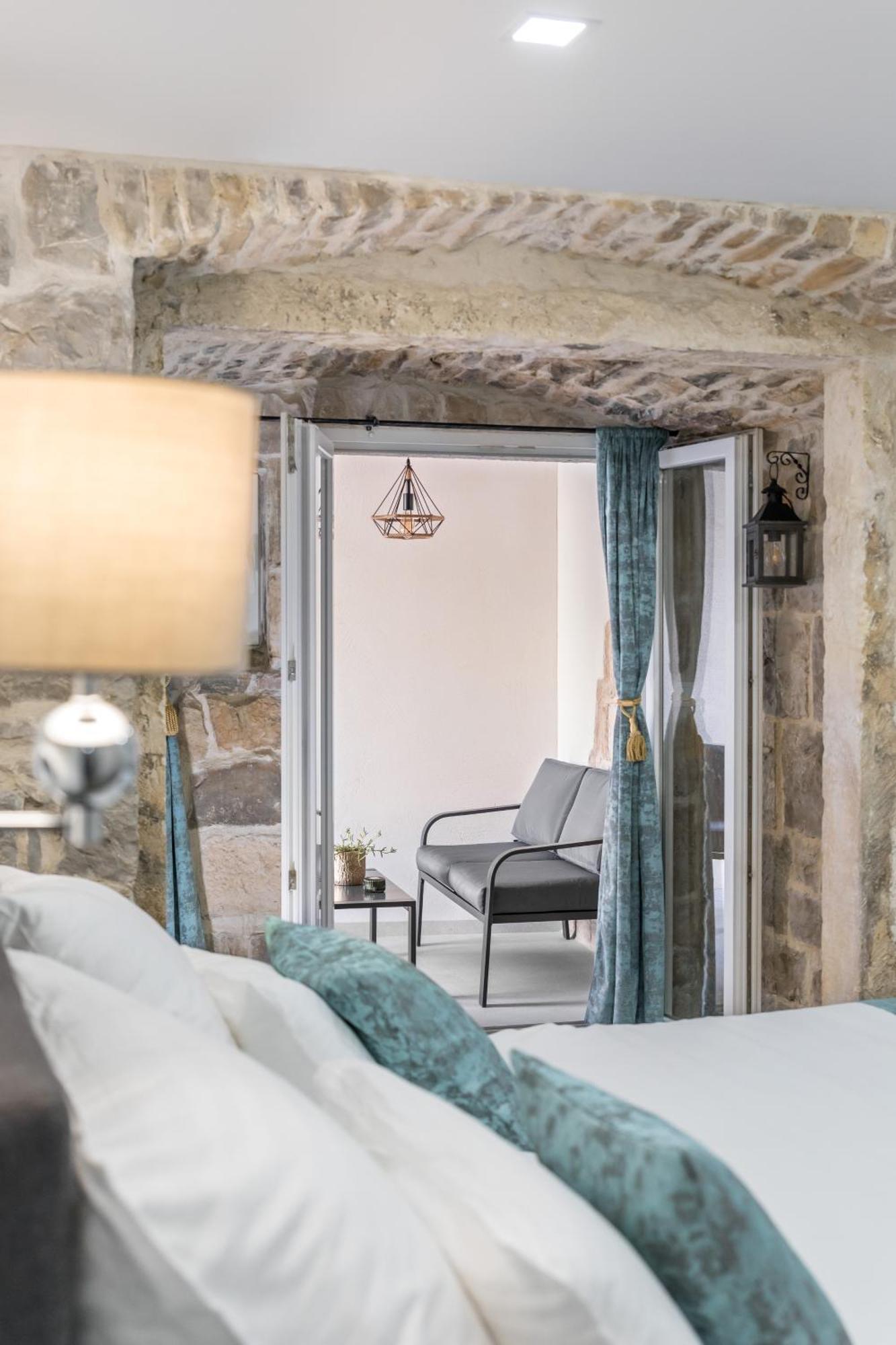 Heritage Apartman Geza In Centar With Private Parking Kaštela Exteriér fotografie
