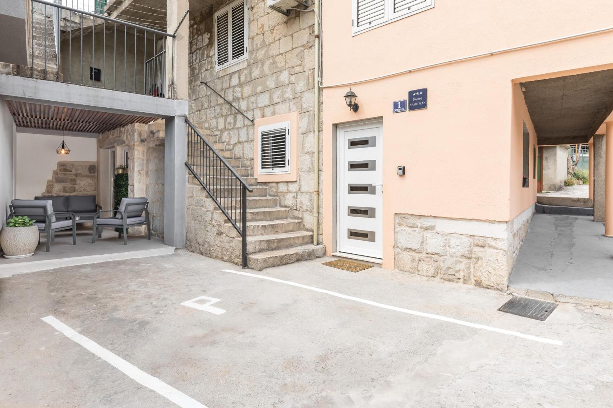 Heritage Apartman Geza In Centar With Private Parking Kaštela Exteriér fotografie