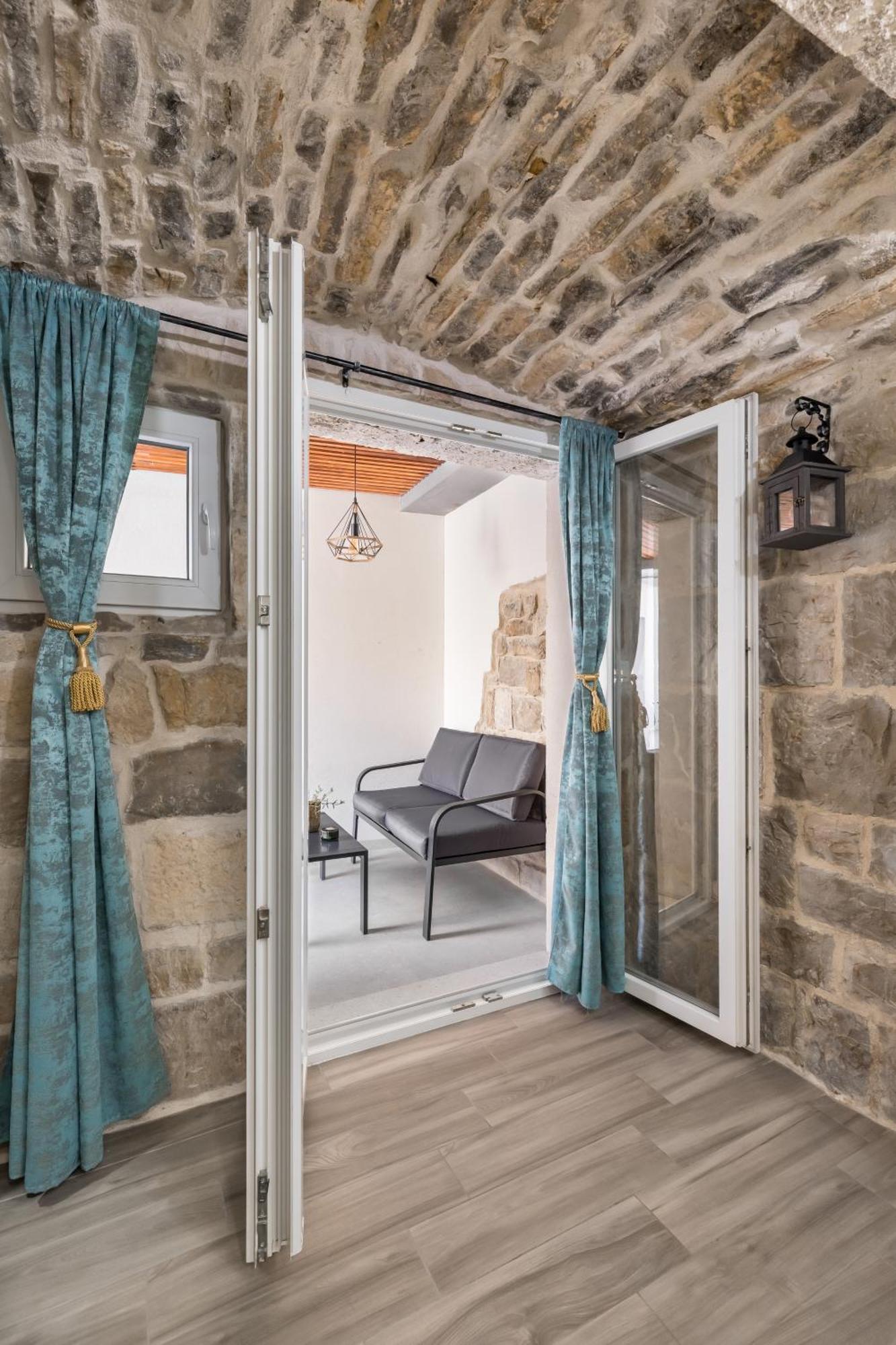 Heritage Apartman Geza In Centar With Private Parking Kaštela Exteriér fotografie