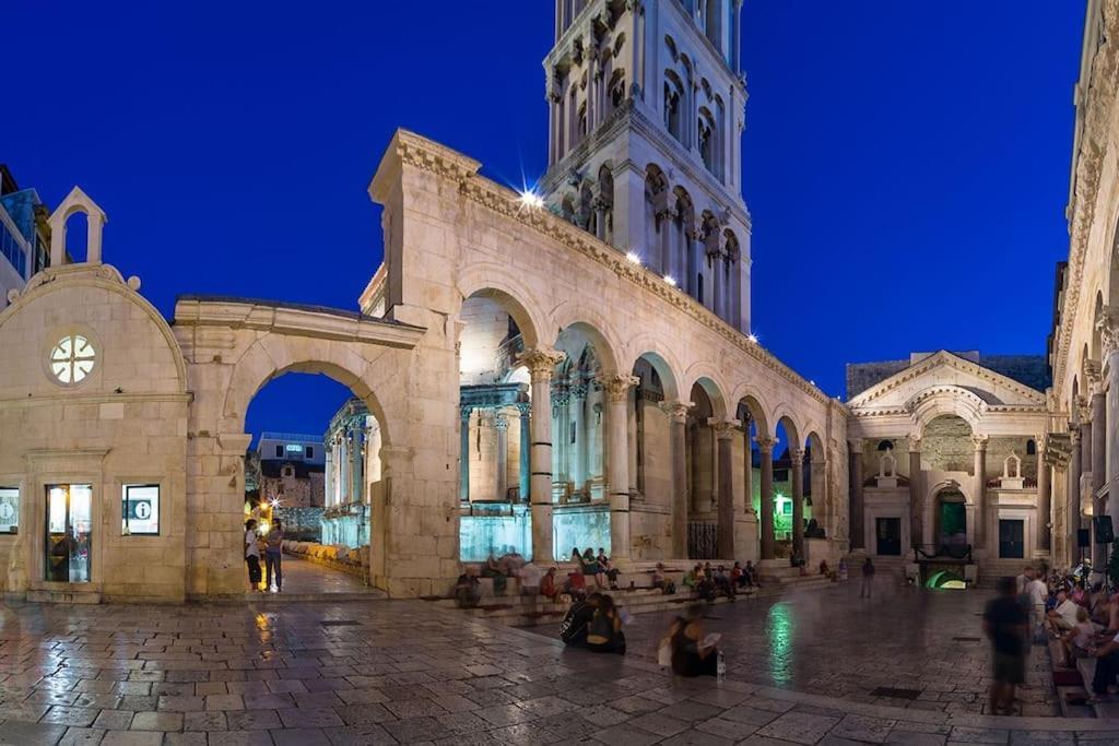 Heritage Apartman Geza In Centar With Private Parking Kaštela Exteriér fotografie