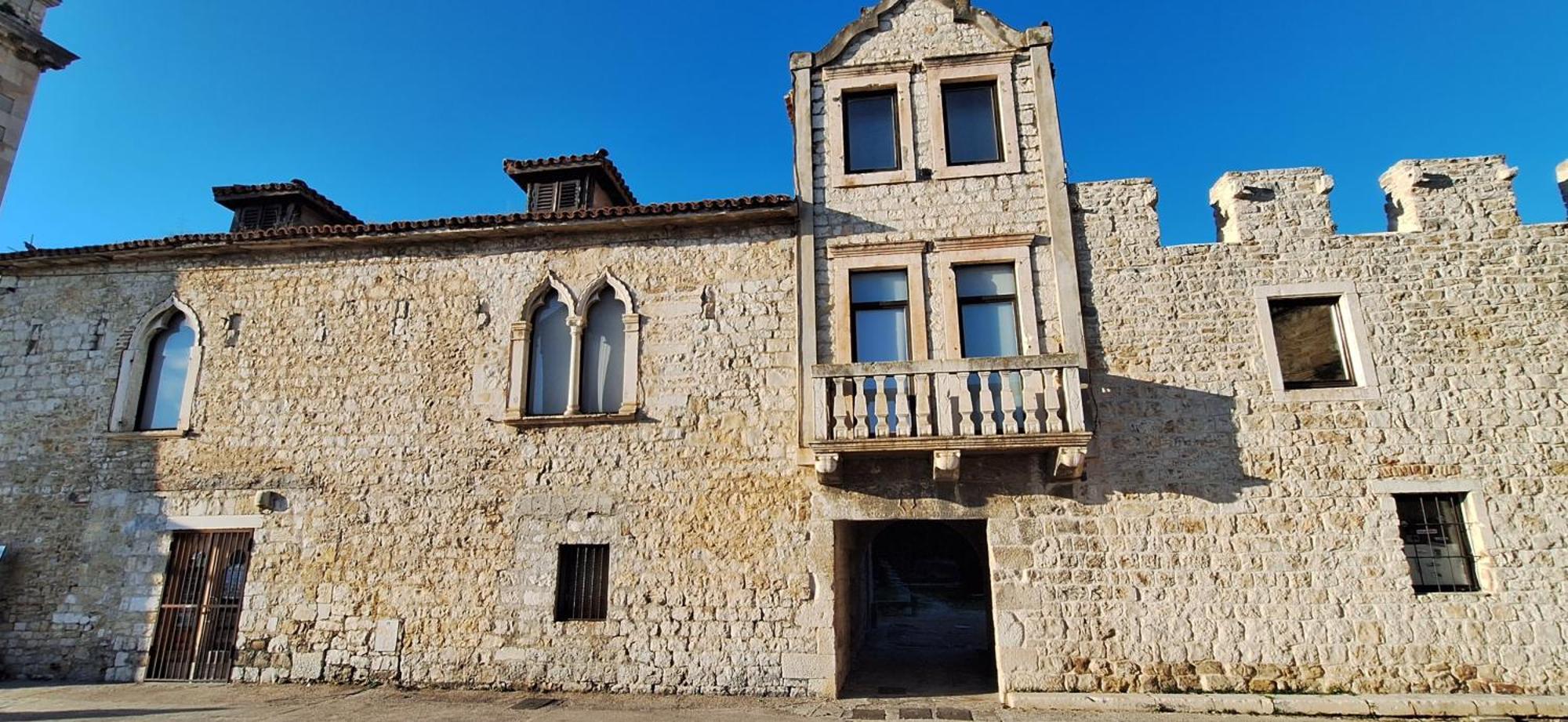 Heritage Apartman Geza In Centar With Private Parking Kaštela Exteriér fotografie